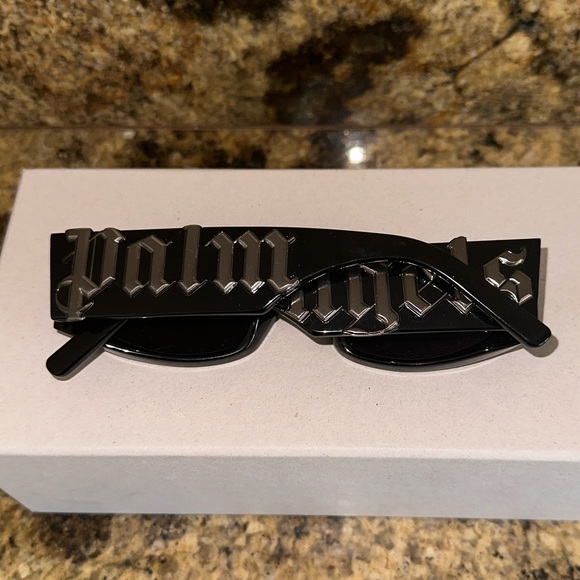 **SOLD** Palm Angels “Angel” Sunglasses Black - Picture 11 of 13